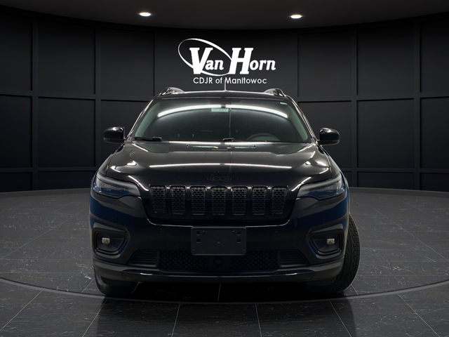 Used 2023 Diamond Black Crystal Pearlcoat Jeep Altitude image 2