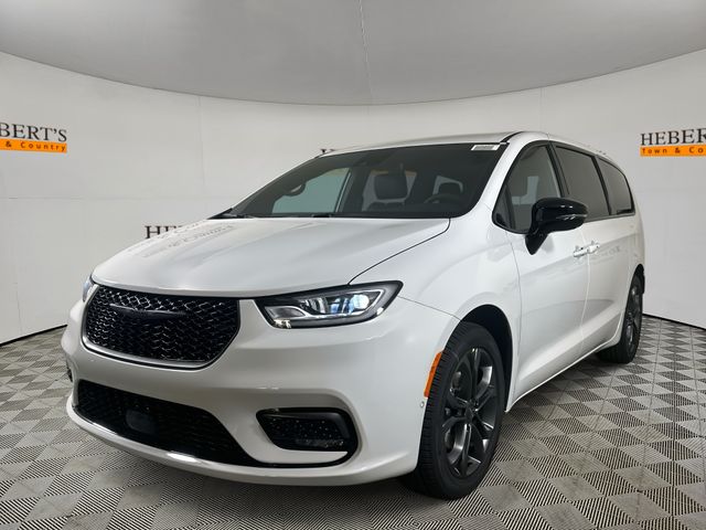 Bright White Clearcoat 2026 Chrysler Pacifica Minivan Front-Wheel Drive 9-Speed Automatic