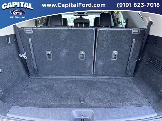 Used 2022 Gray Nissan SL image 16