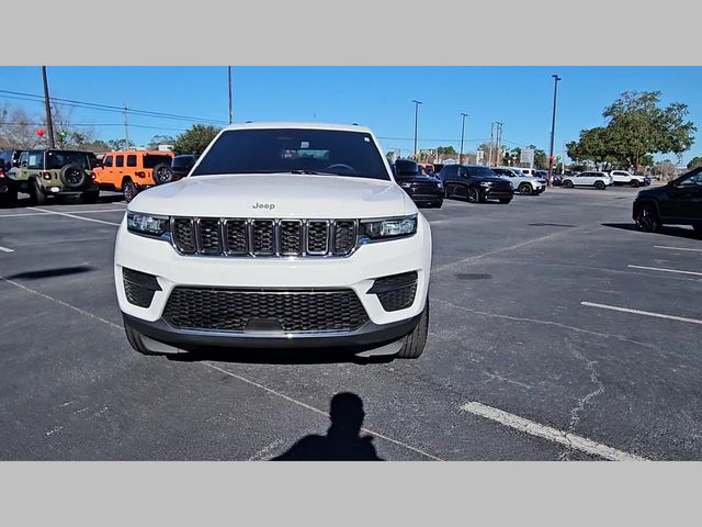 2024 Jeep Grand Cherokee Laredo 4x2