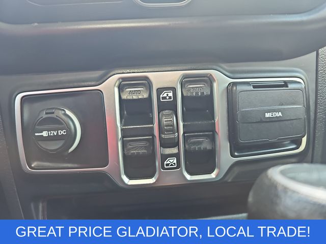 Used 2020 Silver Jeep Sport image 26