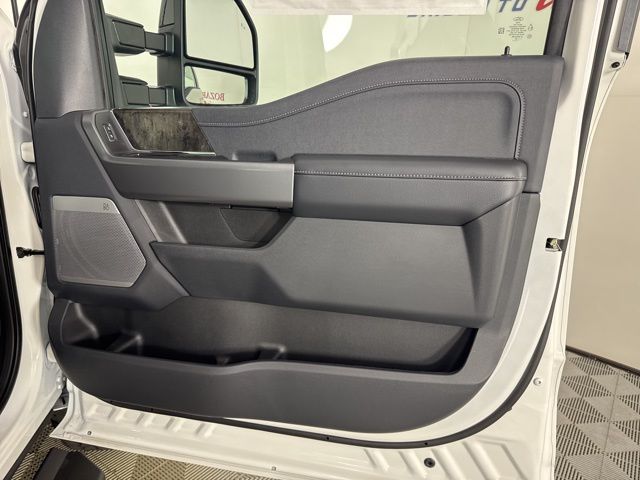 2025 Star White Metallic Tri-Coat Ford Super Duty F-350 SRW Lariat 4X4 Truck