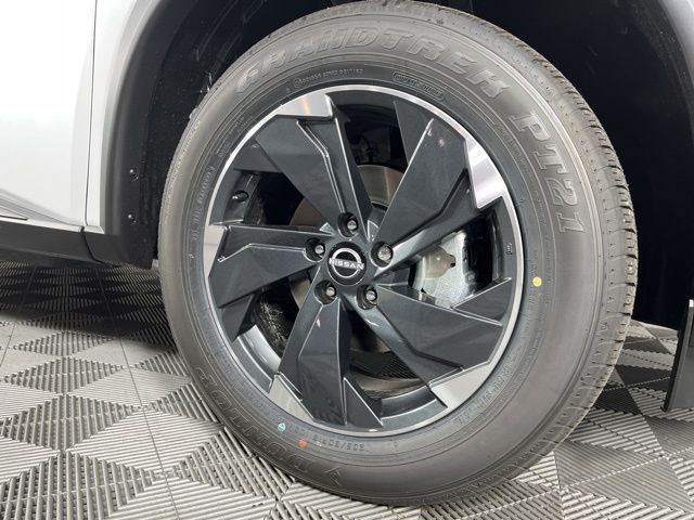 2025 Everest White Pearl Nissan Rogue SV FWD SUV