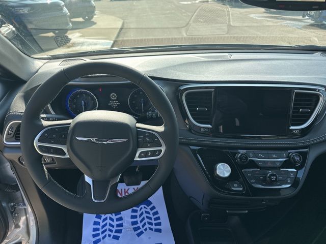 2026 Chrysler Pacifica Select - Silver Mist Clearcoat exterior view 13