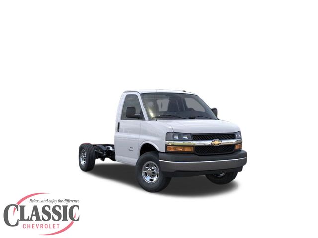 Summit White 2025 Chevrolet Express Chassis 3500 Cutaway 139 Van Rear-Wheel Drive 8-Speed Automatic
