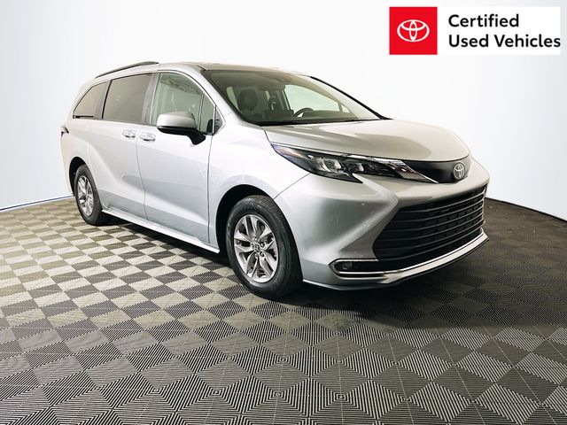 Celestial Silver Metallic 2024 Toyota Sienna XLE 7-Passenger FWD Minivan Front-Wheel Drive Continuously Variable Transmission