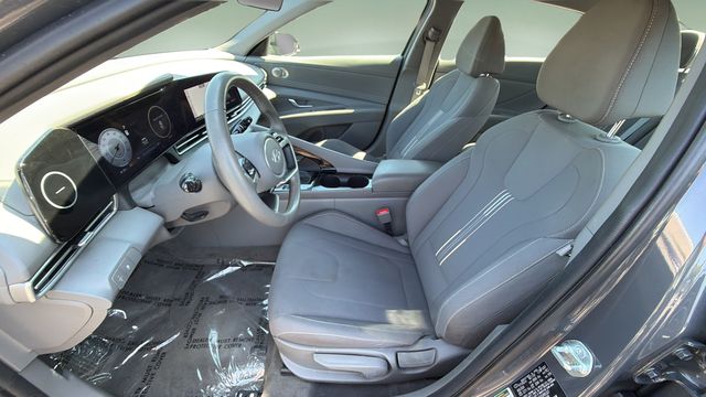 Used 2025 Gray Hyundai SEL Convenience image 18