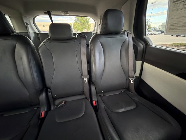 Used 2023 Kia Carnival Van