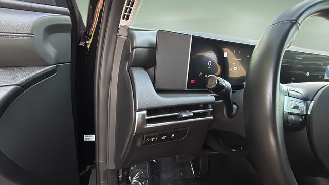 Used 2025 Black Hyundai SEL Convenience image 22