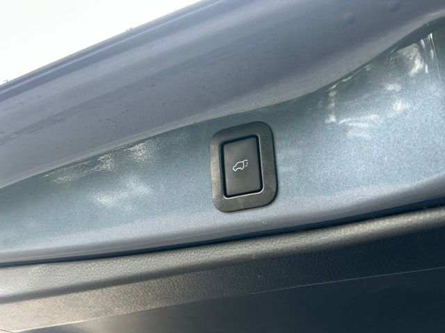 used 2019 Toyota Highlander car, priced at $24,059