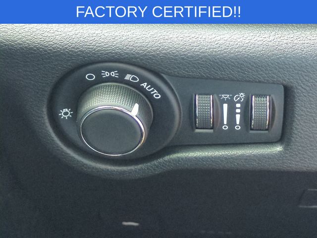 Used 2025 Black Chrysler LX image 18