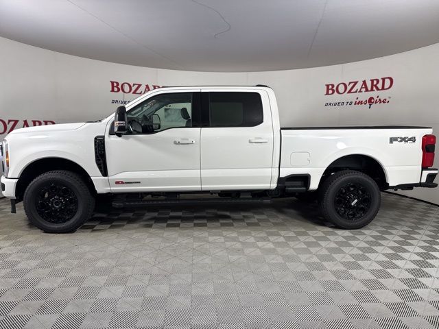 2025 Star White Metallic Tri-Coat Ford Super Duty F-350 SRW Lariat 4X4 Truck