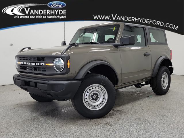Gray 2026 Ford Bronco 2-Door 4WD SUV / Crossover Four-Wheel Drive 7-Speed Manual