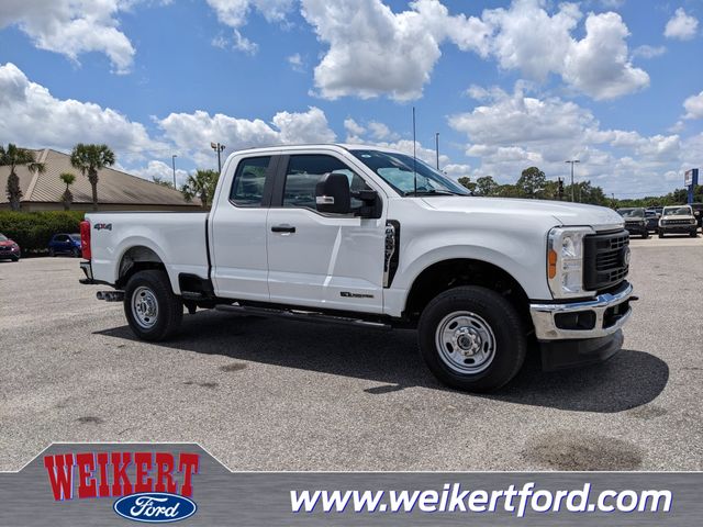 Oxford White 2023 Ford F-250 Super Duty XL SuperCab 4WD Pickup Truck Four-Wheel Drive Automatic