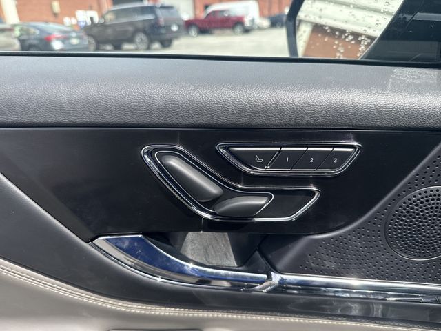 Certified Used 2025  Lincoln Grand Touring image 16