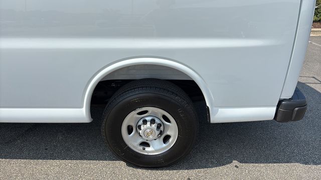 Used 2025 White Chevrolet Work Van image 41