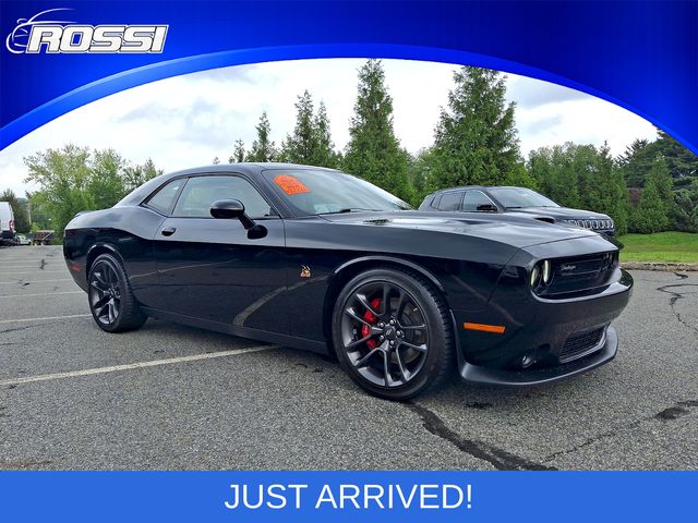 Pitch Black Clearcoat 2022 Dodge Challenger Coupe Rear-Wheel Drive 8-Speed Automatic