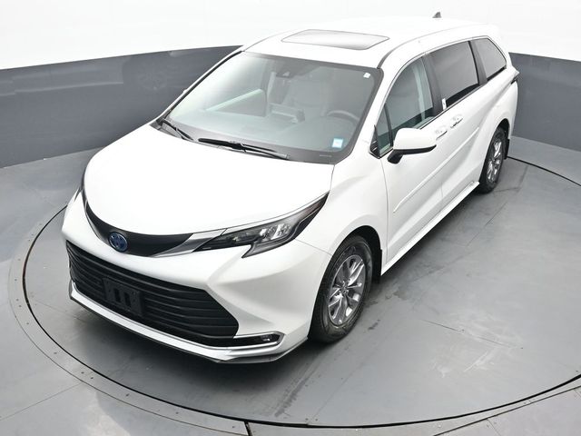 2024 Toyota Sienna XLE 39