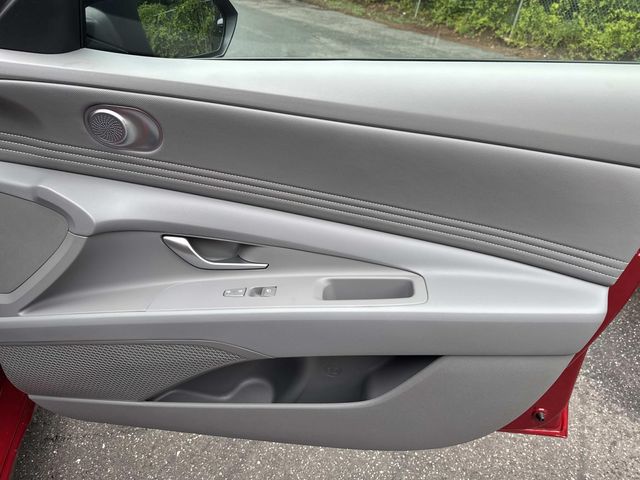 2025 Hyundai Elantra - Image 25