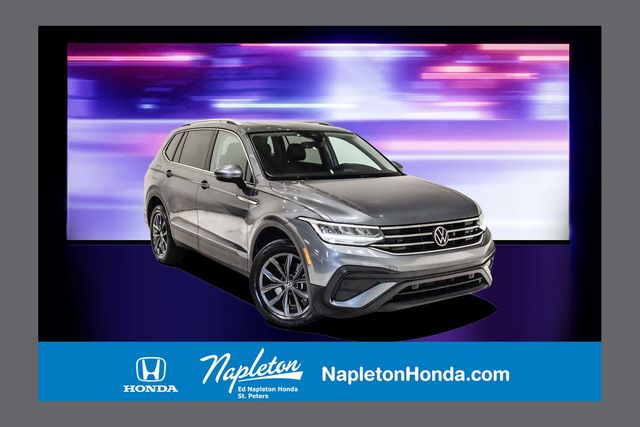 Platinum Gray Metallic 2022 Volkswagen Tiguan SE FWD SUV / Crossover Front-Wheel Drive 8-Speed Automatic