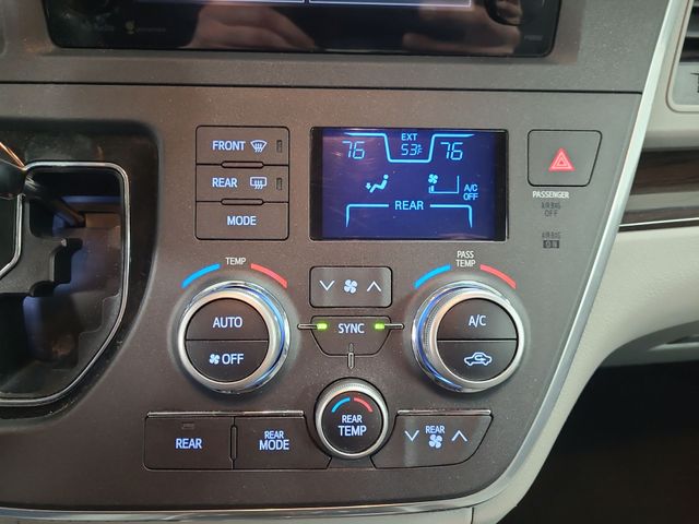 2015 – Toyota – Sienna