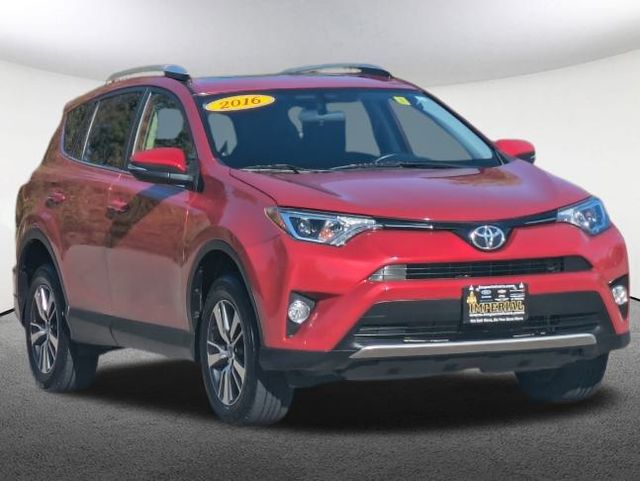 2016 Toyota RAV4 XLE 2