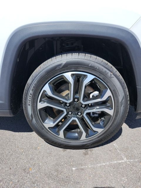 Used 2024 White/off-white Jeep Limited image 14