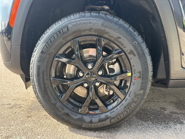 2026 Jeep Grand Cherokee L Laredo - Diamond Black Crystal Pearlcoat exterior view 8