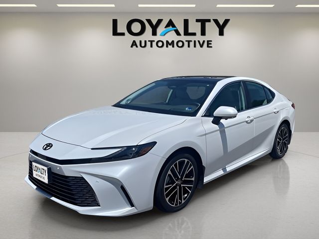 2025 Toyota Camry XLE Hybrid's photo