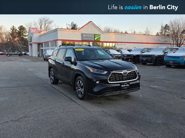 Midnight Black Metallic 2023 Toyota Highlander Hybrid XLE AWD SUV / Crossover All-Wheel Drive Continuously Variable Transmission