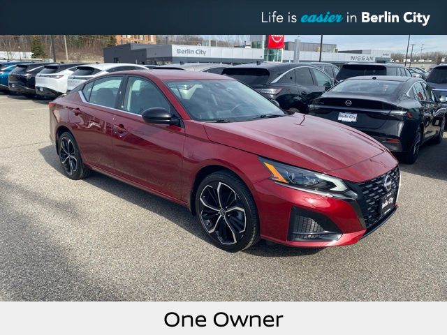 Red (Scarlet Ember) 2025 Nissan Altima 2.5 SR AWD Sedan All-Wheel Drive Continuously Variable Transmission