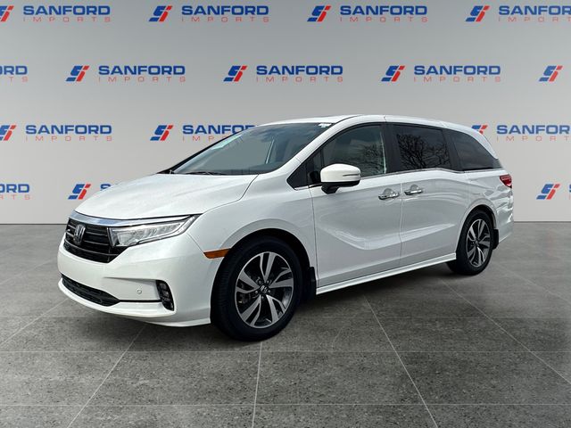 White 2023 Honda Odyssey Touring FWD Minivan Front-Wheel Drive Automatic