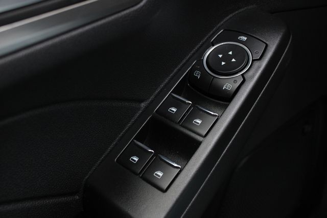 Used 2022  Ford Titanium image 8