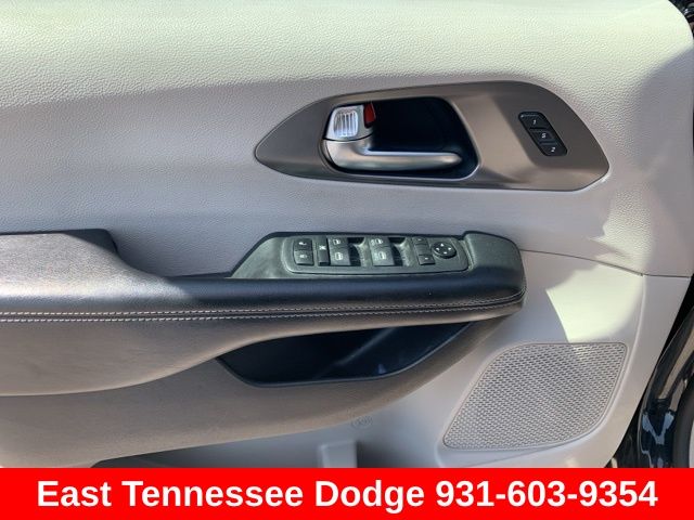 2021 Chrysler Pacifica Touring L photo