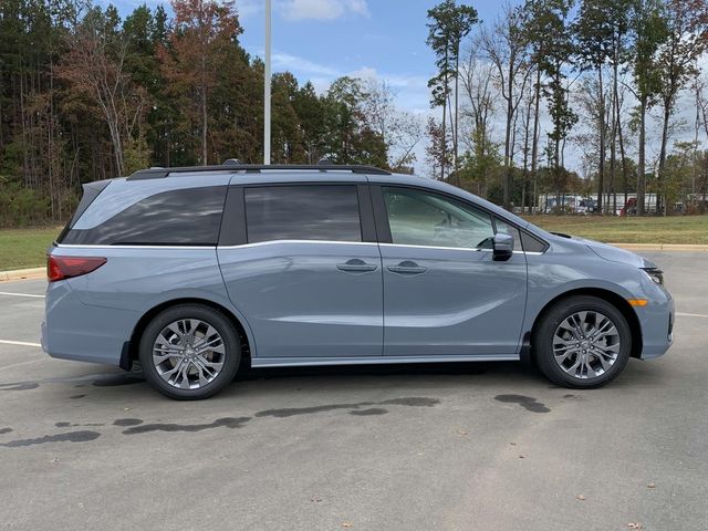 2025 Honda Odyssey Touring 11