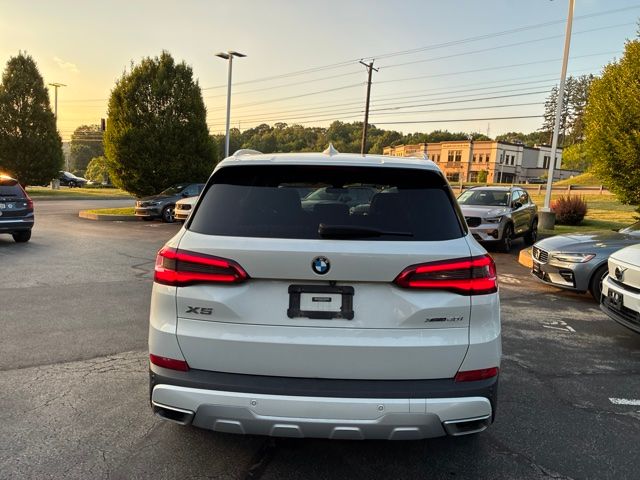 Used 2020 White BMW xDrive40i image 5