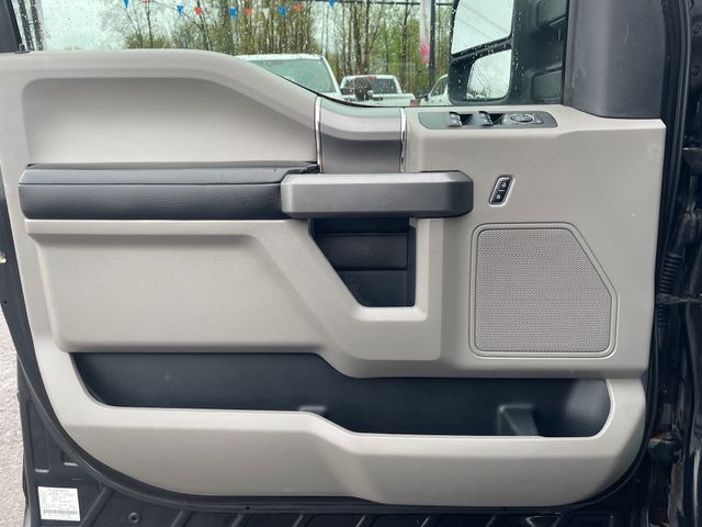2015 Ford F-150 XLT - Tuxedo Black Metallic exterior view 10