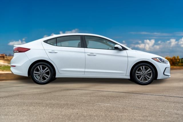 2017 Hyundai Elantra SE 8