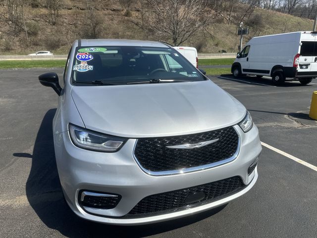 2024 Chrysler Pacifica Touring L - 10