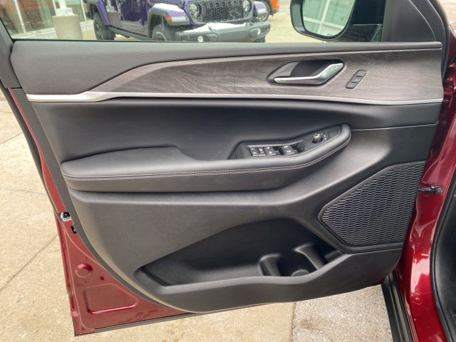 2025 Jeep Grand Cherokee Limited - Velvet Red Pearlcoat exterior view 12