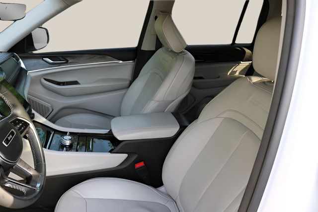 Used Car 2023 Jeep Grand Cherokee  Overland For Sale Under $40,000 In Austin, Texas