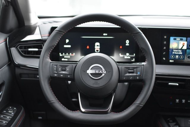 New 2025 Nissan Kicks SR