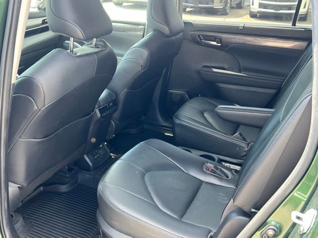Used 2023 Toyota Highlander Hybrid SUV