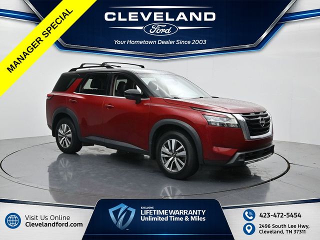 Red (Scarlet Ember Tintcoat/Super Black) 2022 Nissan Pathfinder SUV / Crossover All-Wheel Drive 9-Speed Automatic
