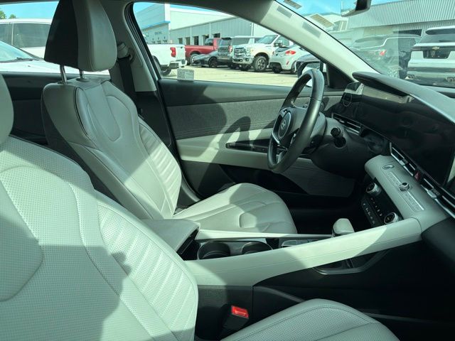 Used 2024 White Hyundai Limited image 6