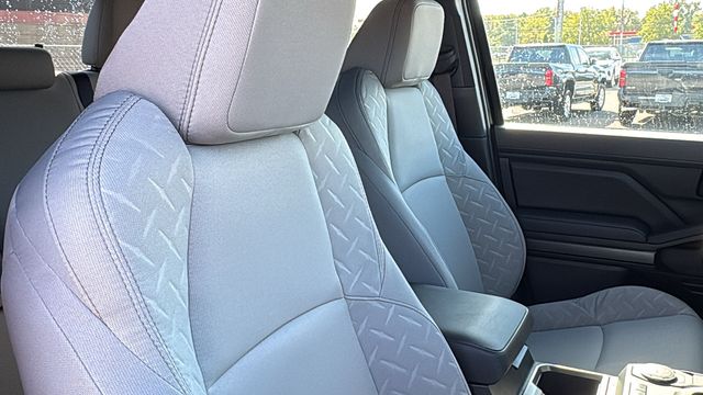 2025 Toyota Tacoma SR5 - Photo 29