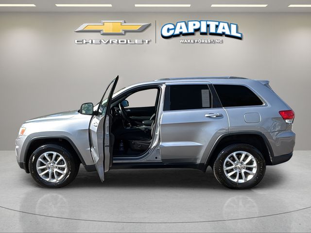 Used 2016 Silver Jeep Laredo image 9