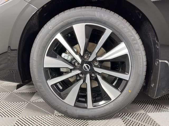 2025 Super Black Nissan Sentra SV FWD Sedan