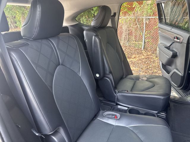 Used 2022  Toyota Platinum image 11