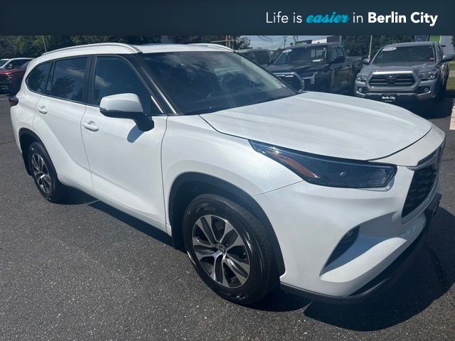 2023 Toyota Highlander XLE AWD
